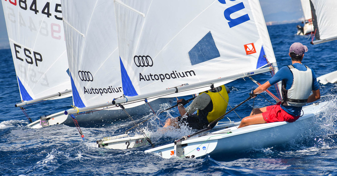nauticescala's tweet photo. Els navegants de la #atena2020 han gaudit d'un dia fantàstic de regata al #mardempúries ... Demà hi tornem! Us deixem amb l'enllaç a les classificacions i les fotografies d'avui! @vela_cat @canal10emporda #nauticescala #regates2020 #velacatalana
https://t.co/RU8eDDOSwU https://t.co/8VehNgY90A