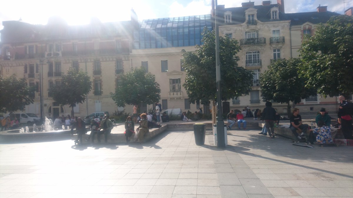 _Esbee_'s tweet photo. @metropolerennes @bretagnegouv @VilleSaintMalo @MinSoliSante @Interieur_Gouv @PoliceNat35 @Gendarmerie_35 @ille_et_vilaine @gouvernementFR @metropolerennes @bretagnegouv 
@PoliceNat35 

5 septembre 

La Place Hoche est toujours zone sans masque ? https://t.co/vrT823rbYy