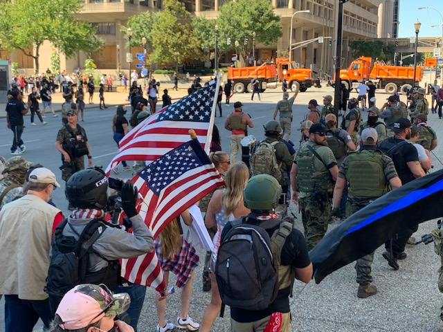 SpectrumNews1KY's tweet image. Scenes from downtown Louisville as protesters from different factions are beginning to gather at Jefferson Square Park. #derbyprotests #spectrumderby