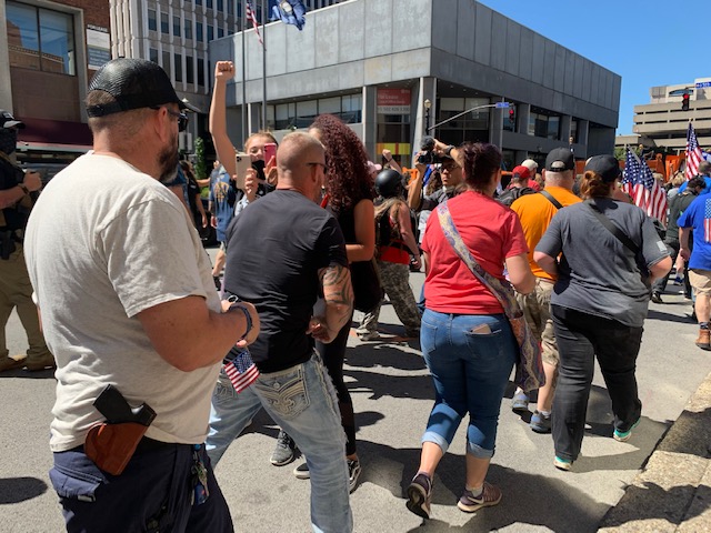 SpectrumNews1KY's tweet image. Scenes from downtown Louisville as protesters from different factions are beginning to gather at Jefferson Square Park. #derbyprotests #spectrumderby