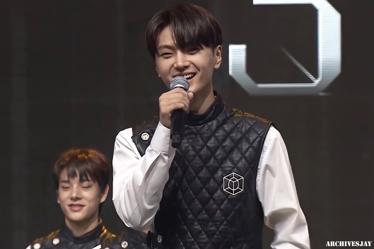 _JayBrasil's tweet photo. #FOTO | 05.09.20 • Jay durante seu discurso sobre ter conseguido passar e permanecer no I-LAND. 💙
©️archivesjay
#ILAND #I_LAND #아이랜드 #제이 #JAY #iFlyWithJay #ILAND_10 https://t.co/XlNeB3fyvc