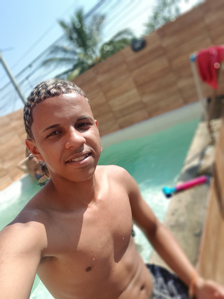 : Sem Localização é Poucas Palavras, Porque Eu Vive o Momento.* 🤫🥋🤑 
Status é Só Munição Pra falador." 🤫😎❤