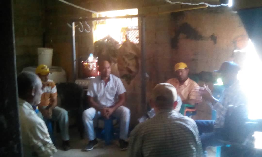 guillerpalacios's tweet photo. #05Sep @partidoUNT @_UNT_Lara presente y avalando las reuniones  de las coordinaciones de organización para facilitar la integración unitaria de los factores políticos, sociales y económicos en municipios de #lara con el propósito de conducir la lucha contra el #régimen https://t.co/DtJP2HbQ1W