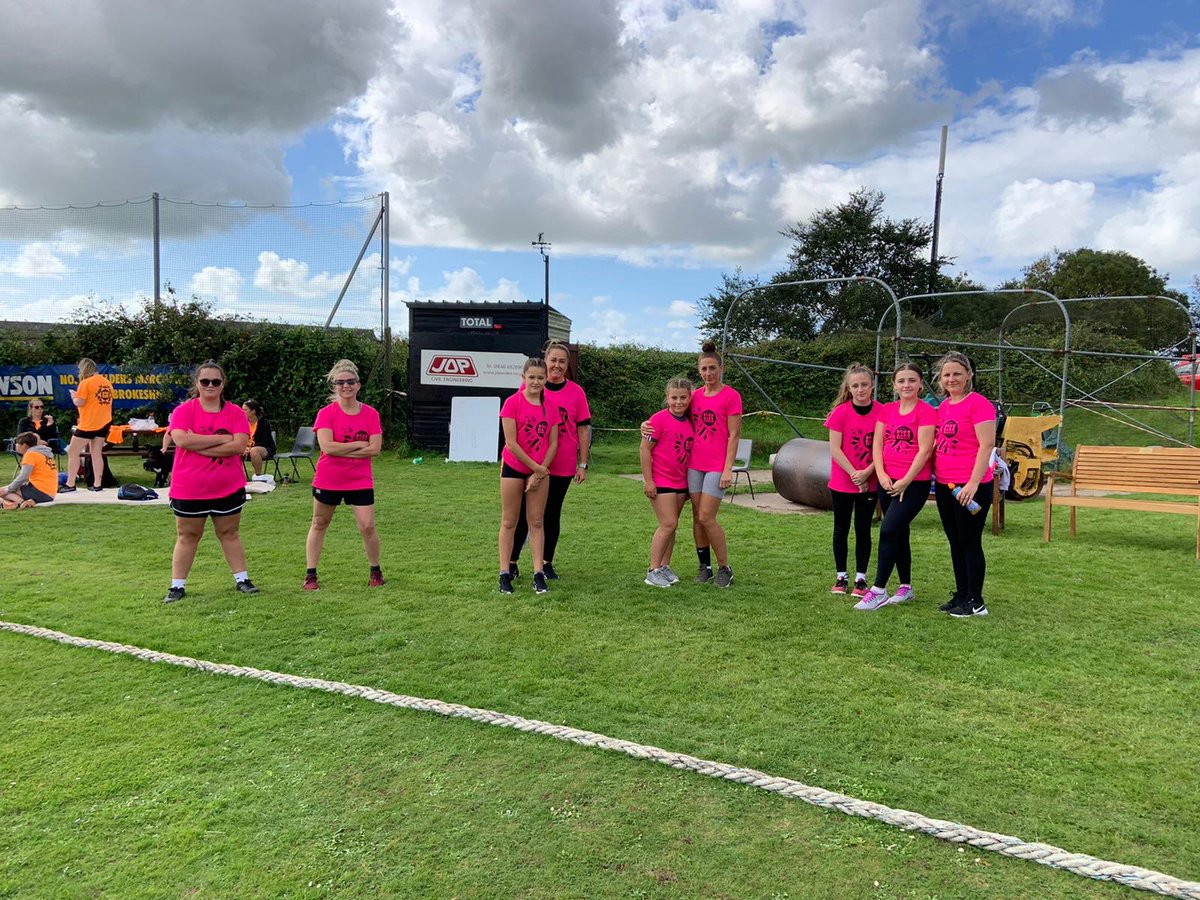 Massive well done to our new ladies softball team today, some playing for the first time. Great fun and great news for the club. Well done girls 💪💪
#ladiescricket #uptheDOCK #TheDockettes #MumandDaughter 

@pembrokedockcc @pembcrickladies @CricketWales  @LCPcricketwales
