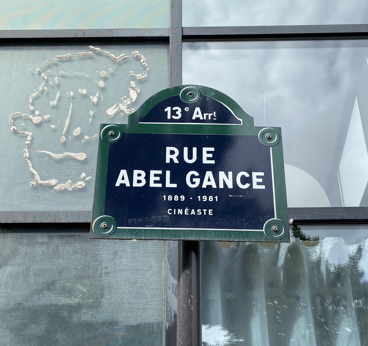 gabolvr's tweet image. Uma thread com algumas ruas ou praças de Paris com nome de cineastas, atores ou outras pessoas ligadas com cinema. 😊