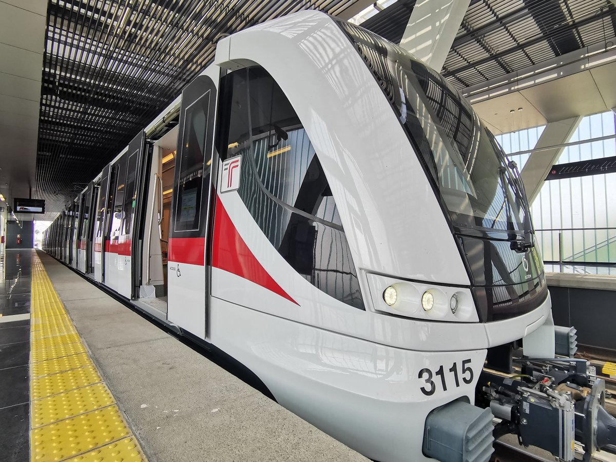 DelToroIsmael_'s tweet photo. En unos días será inaugurada la L3 del Tren Ligero, un hecho que marcará un antes y un después en la historia de la movilidad y conectividad de Guadalajara y su área metropolitana. Te comparto imágenes del recorrido que realizamos recientemente por las 18 estaciones. https://t.co/74PLThPaXX