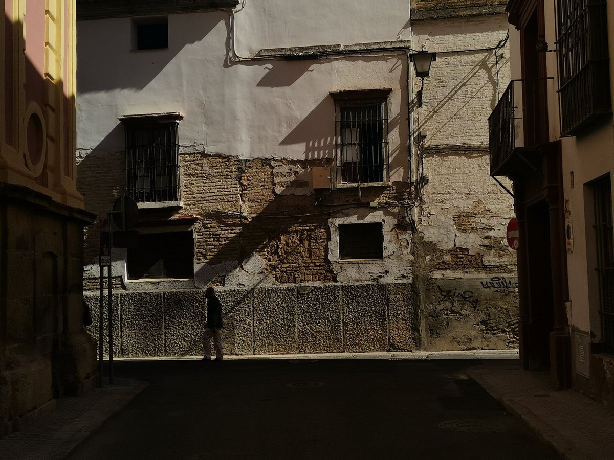 sultantrianero's tweet photo. Sevilla... https://t.co/2ghtTUDUTa