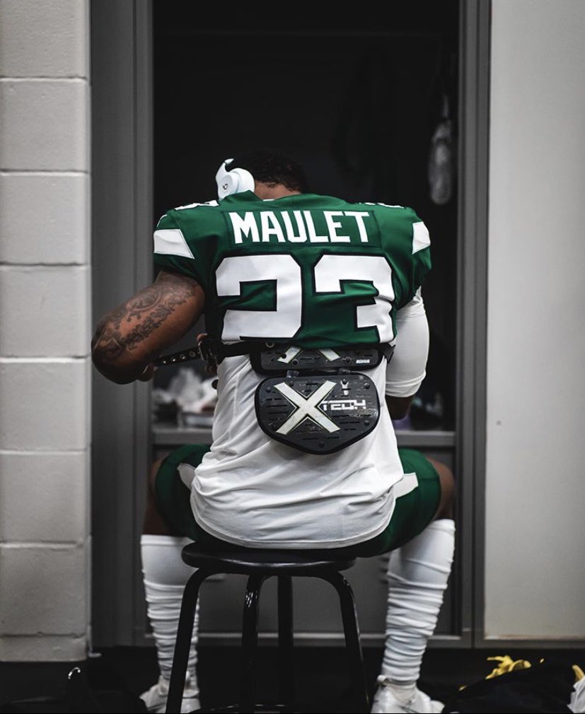 iconsports360's tweet photo. strapped up for year 4! Congrats, ATM (@arthurmaulet_)! ๐คโจ
.
.
.
#IconsLiveHere #DBElite #TakeFlight https://t.co/fdPT6MHVIH