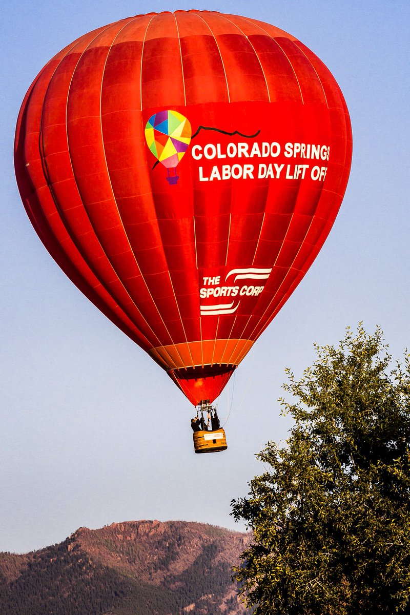 simpleexplorers's tweet photo. Thanks for the pivot @labordayliftoff to launch from local parks. Great day to see the balloons take flight! #LDLO #hotairballoons #laborday #ColoradoSprings https://t.co/VSr1g68EEP