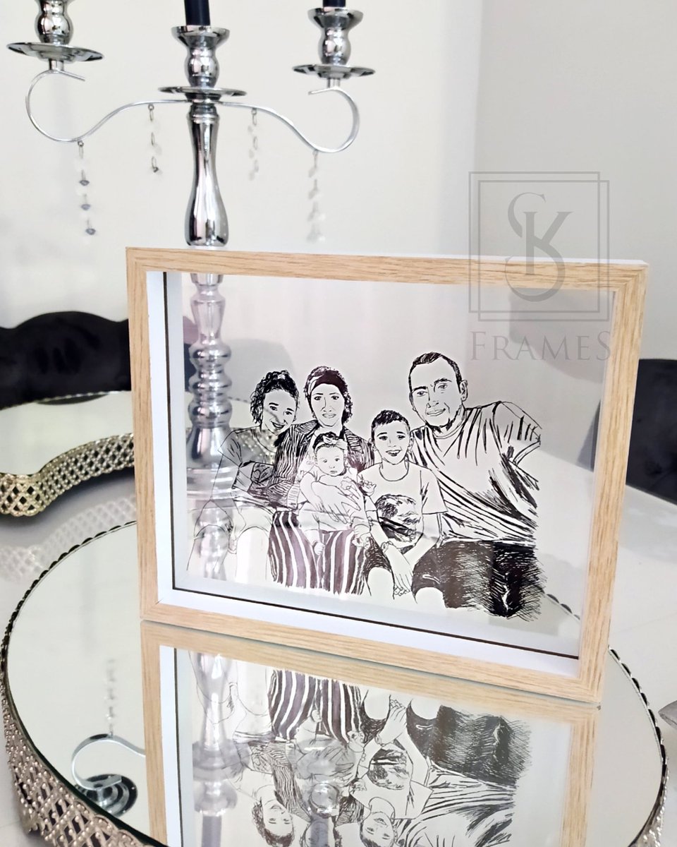 İstediğiniz fotoğrafları çift taraf görünümlü çerçevelerde ölümsüzleştiriyoruz 💕

•  Kişiye Özel el çizimi Çerçevelerimizin ebatı 22×26cm çift taraflı görünüme sahip.

        Evinizin en güzel köşesine zarifçe bir anı. 🍃
#eranzahavi #NeredenCıktıBuZkusağı #BinnurKaya