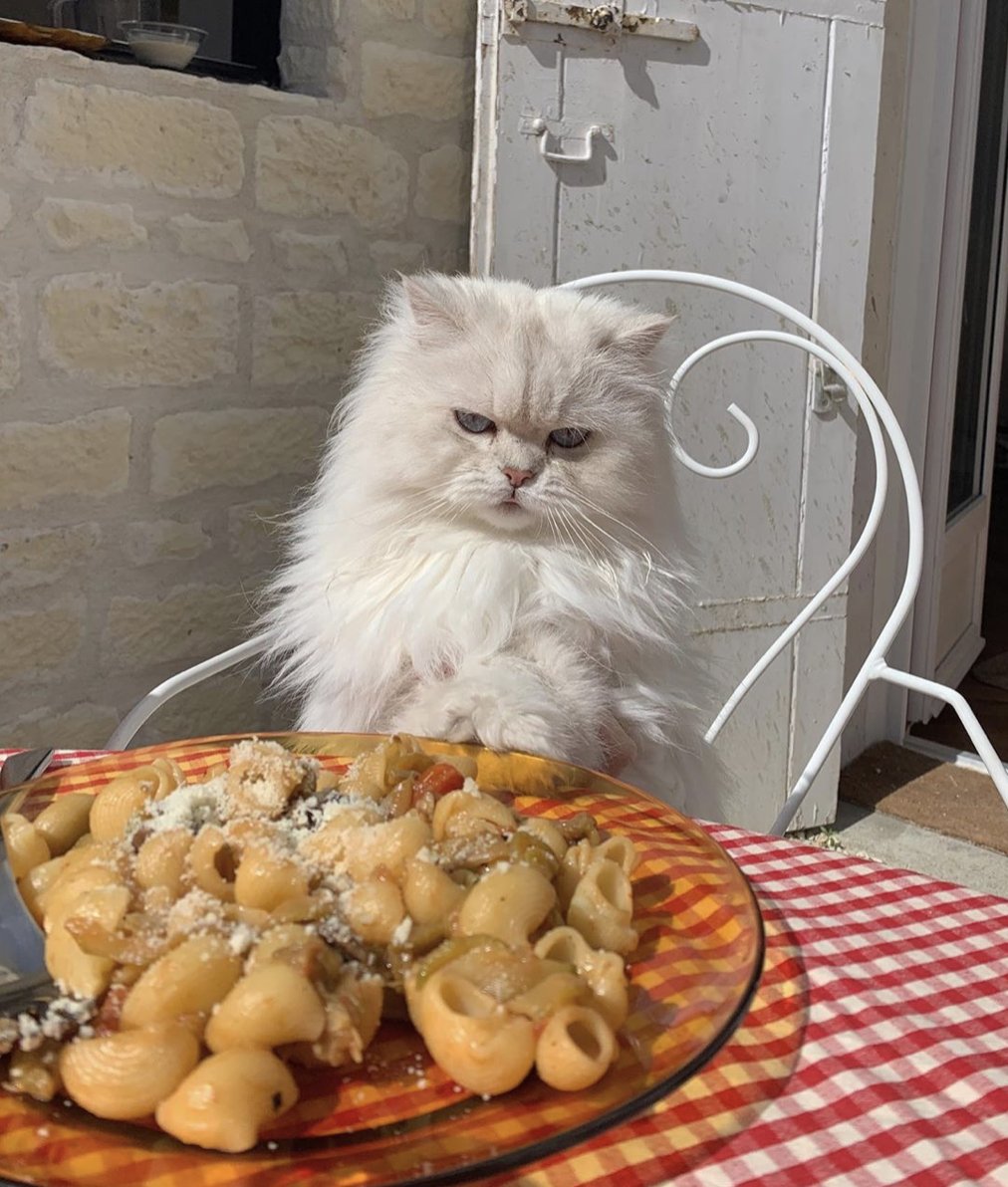 The perfect Saturday evening looks something like ... 🍝

Via: annelauremais