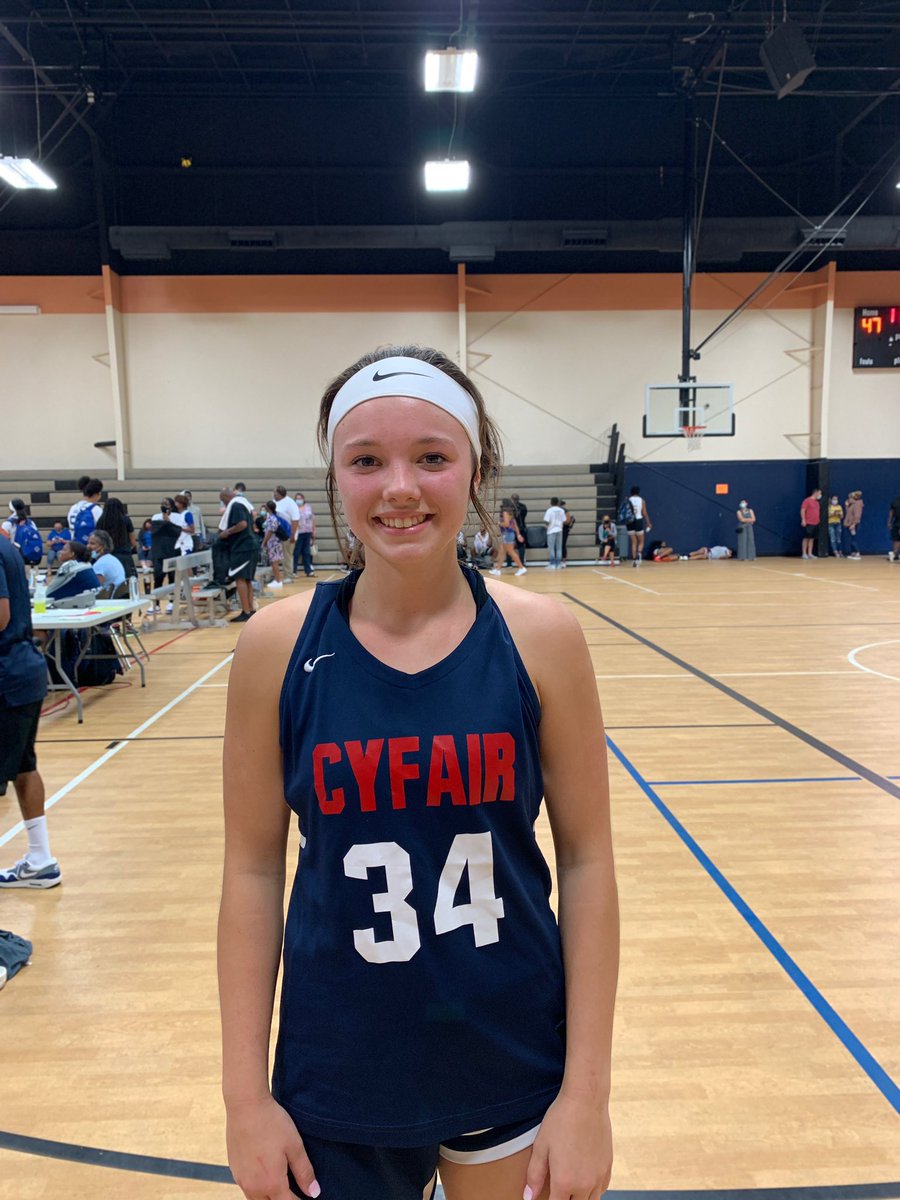 FullThrottleWBB's tweet photo. STANDOUTS: The gameplay of Makenna Walker &amp; Ay’Lasia Fantroy did not go unnoticed. @MakennaWalker34 was GREAT from midrange today. She sets the pace of her team well. Ay’Lasia is incredibly athletic. She had at least 4 blocks &amp; knocked down CLUTCH 3s #ProSkillshardwoodhoopfest https://t.co/Rb4YRNlPfS