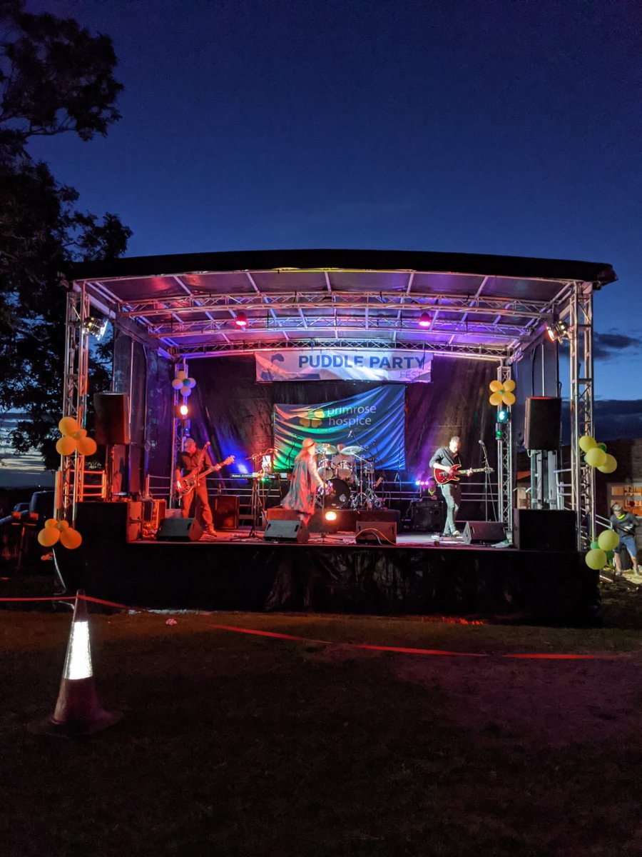 samepageband's tweet photo. Oh my gosh we played an ACTUAL (socially distanced) FESTIVAL.
And it was awesome. (Channelling my Stevie here 🤣)
Top work everyone #orchardfest #puddleparty for doing it against the odds for a brilliant cause @primrosehospice.
We had a BLAST 🎤🎵🎸😍
#livemusic #liveband https://t.co/nM7oaNt5Ru