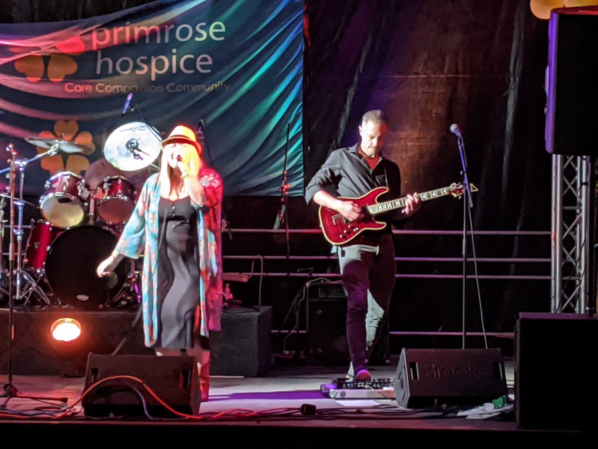 samepageband's tweet photo. Oh my gosh we played an ACTUAL (socially distanced) FESTIVAL.
And it was awesome. (Channelling my Stevie here 🤣)
Top work everyone #orchardfest #puddleparty for doing it against the odds for a brilliant cause @primrosehospice.
We had a BLAST 🎤🎵🎸😍
#livemusic #liveband https://t.co/nM7oaNt5Ru