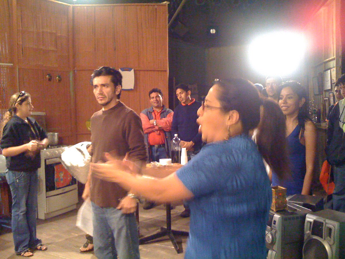 FLOR_MPALOMEQUE's tweet photo. Era Enero Febrero del 2007 cuando Jorge Toledo recibe una llamada y nos dan el Ok para grabar la novela “PERO” en el estudio #AlbertoBorges con poco presupuesto y con los equipos que estaban asignados para otras producciones. Nos miramos y dijimos “HAGÁMOSLO”... https://t.co/cEYyDlTkN2