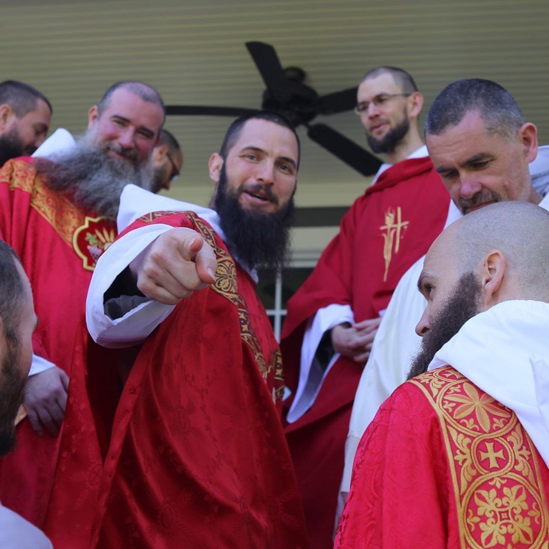 stanic_vedran's tweet photo. "Mnogo je zvanih, a malo pozvanih"...
Mt 22, 14
Koliko ozbiljno shvatamo taj poziv na Svetu Misu, poziv "na svadbu", poziv na služenje u Njegovo ime? 
#prvasubota 
#evome
Molimo za svećenička i redovnička zvanja 🙏 https://t.co/Ejb4gpahHg