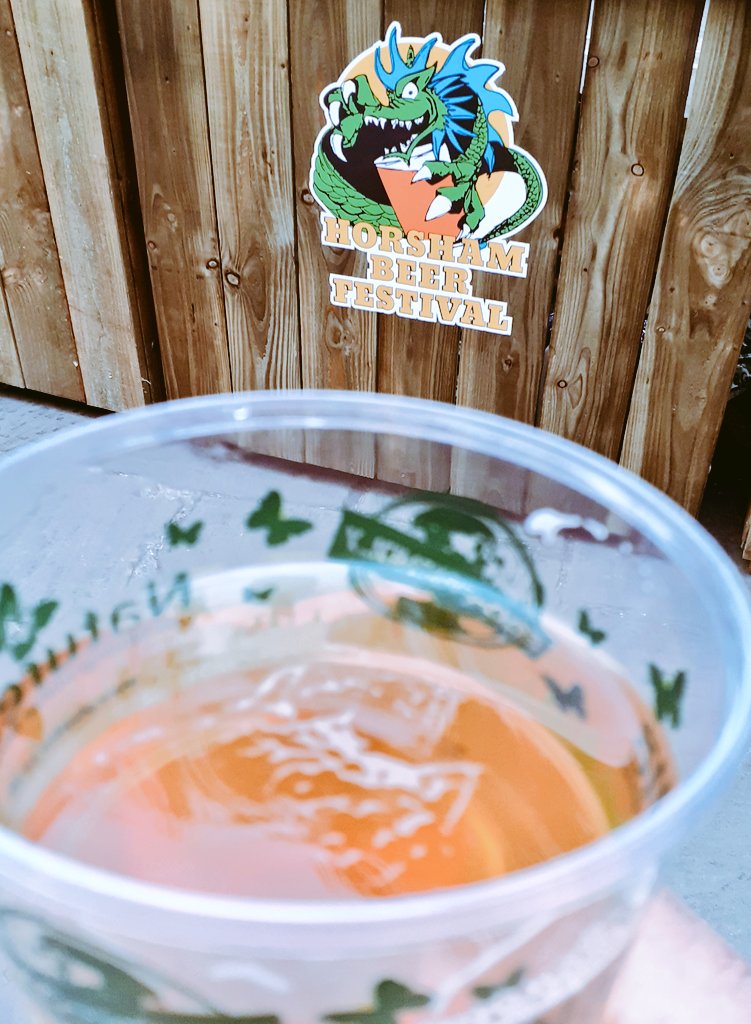 Gazza1312867's tweet photo. So pleased to grab a pint of the best low abv ever... Cry Wolf from @LanghamBrewery @BeerHorsham today at last orders at #BigNibble Delicious!ππ€π» #sussex #craftbeer #realale https://t.co/QuqkB6fjXf