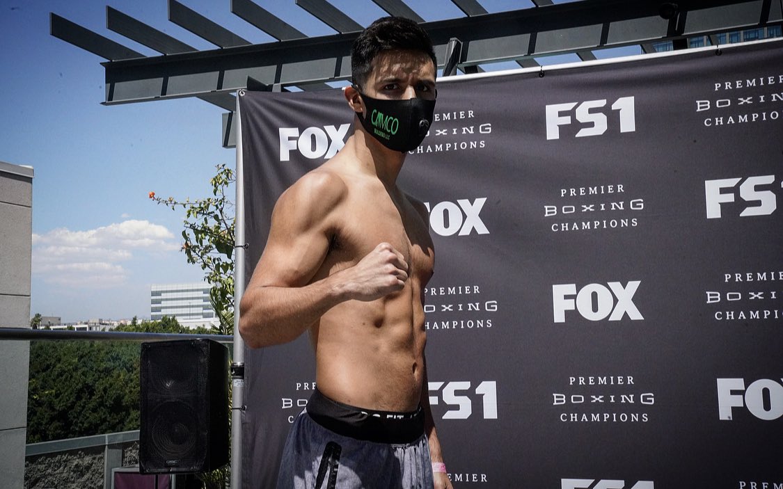 iamOmarJuarez's tweet photo. #TeamRelampago is ready for war tomorrow. Tune in @pbconfox 7pm CT! #TeamSnac #gcfitathlete #archetypeathlete #TeamEverlast #FromBrownsvilleTexas https://t.co/2ltF4MWq0q