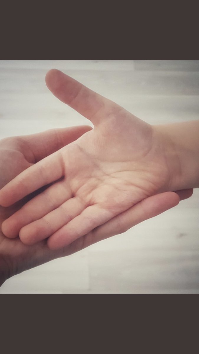 DOĞURMAYIN...         Bu kadar bilinçsizce çocuk doğurmayın.45 saniyesine tahammül edemediğim görüntüye masum bir çocuk maruz kalıyor.Yapmayın,anne-baba olamayacaksanız DOĞURMAYIN... #MuhammedAliyiKurtarın