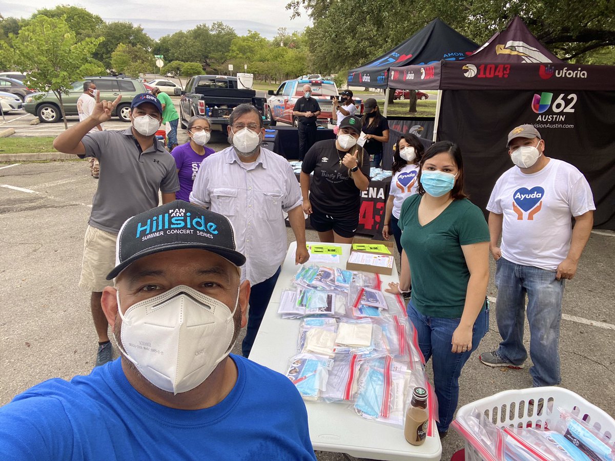 SaldanaAustinTX's tweet photo. Gracias @gabynavarro24 &amp; @LosVerdesATX for supporting the Austin Latino Coalition &amp; @USHCAdeAustin TODAY with our COVID testing &amp; PPE Distribution Event today! Juntos Podemos! ✊🏽 https://t.co/C4x8TemLad