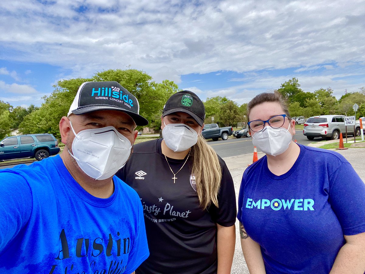 SaldanaAustinTX's tweet photo. Gracias @gabynavarro24 &amp; @LosVerdesATX for supporting the Austin Latino Coalition &amp; @USHCAdeAustin TODAY with our COVID testing &amp; PPE Distribution Event today! Juntos Podemos! ✊🏽 https://t.co/C4x8TemLad