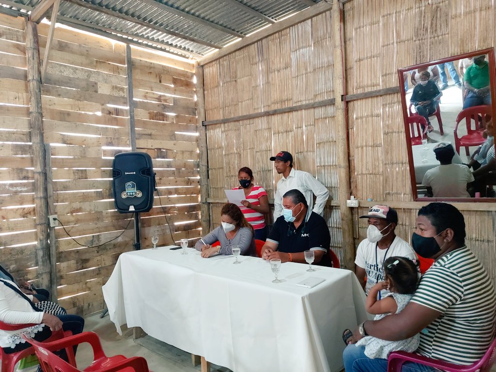RodrigoCJuntos's tweet photo. Reunión con el Comité Pro-mejoras del barrio Galileo calle 40, siempre de la mano con mi gente Duran #caminemosconRodrigo #Duran https://t.co/HIO1Sxxdvw