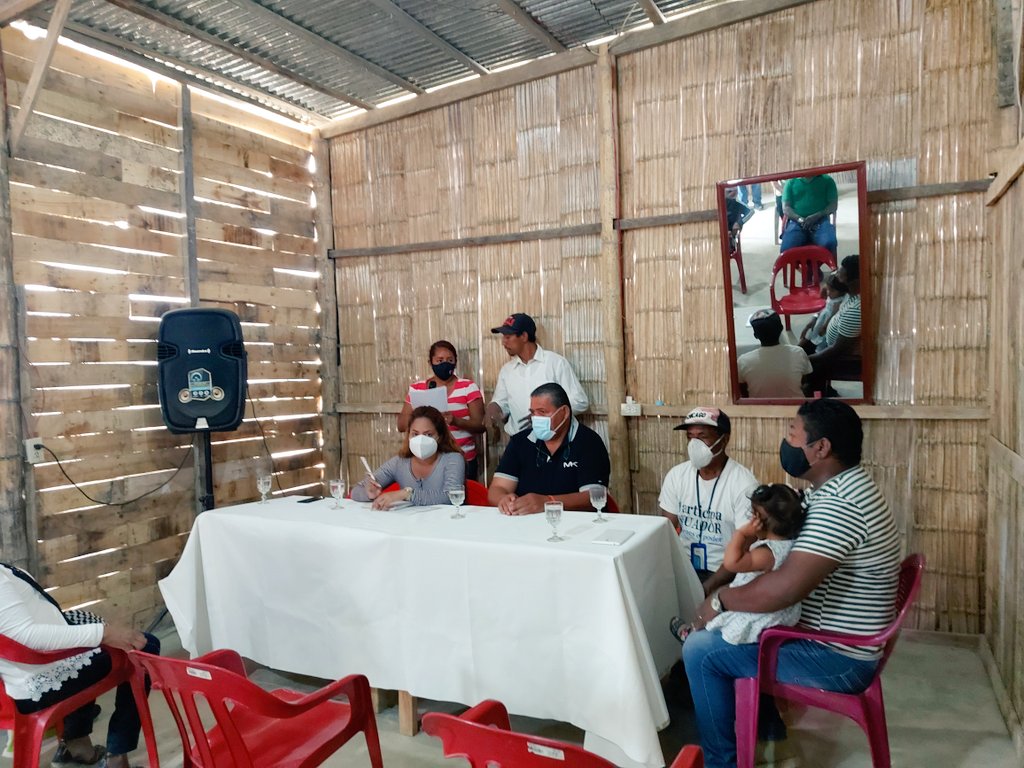RodrigoCJuntos's tweet photo. Reunión con el Comité Pro-mejoras del barrio Galileo calle 40, siempre de la mano con mi gente Duran #caminemosconRodrigo #Duran https://t.co/HIO1Sxxdvw