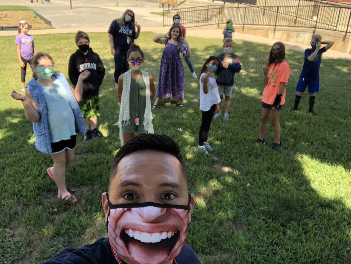 manuelestrada90's tweet photo. Extremely #EmporiaProud of these 5th graders who through all the uncertainty, completed the first few days of school like champs!! 💪 #proudteacher #5thgrade @PatriotsWalnut https://t.co/pvmE0FCGRy