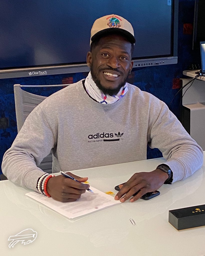 BuffaloBills's tweet photo. .@TakeAwayTre_ is here to stay. 🙌

#BillsMafia | #GoBills https://t.co/mK3Akac5VG