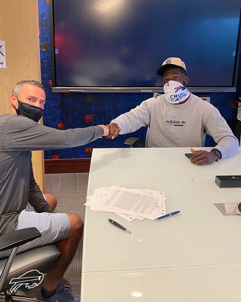 BuffaloBills's tweet photo. .@TakeAwayTre_ is here to stay. 🙌

#BillsMafia | #GoBills https://t.co/mK3Akac5VG