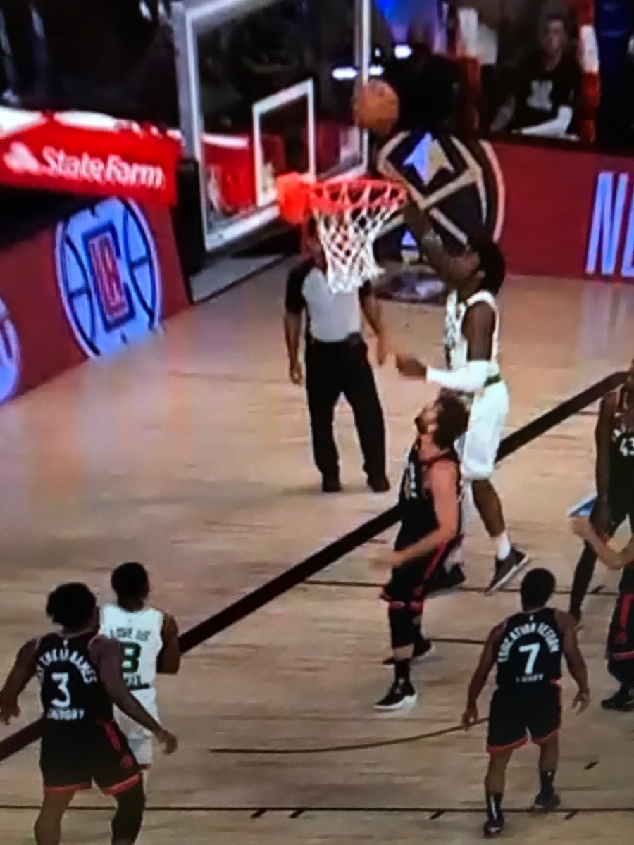 brianhorne8's tweet photo. Yo, they let Roy from The Office play basketball? https://t.co/cYtF4As3Ps