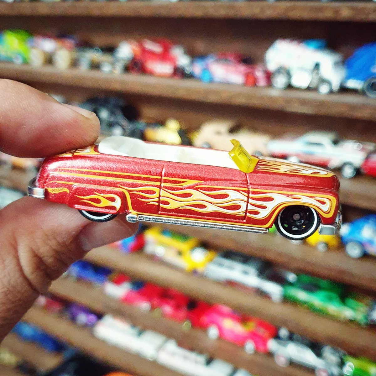 HWSobreRuedas's tweet photo. '49 MERC.
#hotwheelsespaña #hotwheels50th #hotwheels #hotwheelscollectors #diecastcars #hotwheelsofficial #hotwheelsspain #hotwheelsmexico #hotwheelsindonesia #hotwheelsphotography #hotwheelsmalaysia #hotwheels2020 #diecast64 #hotwheelssobreruedas #ford #merc #49merc #hwflames https://t.co/J6HuWus1G6