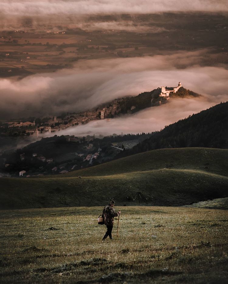 Italia_jpn's tweet photo. 霧が作り出すのは美味しいキノコ🍂
#アッシジ #Assisi #スバシオ山 #ウンブリア #MonteSubasio https://t.co/rBm0K2L4cW #umbriacuoreverde #viaggioiniumbria #自然 #初秋 @Italia
📸Ph IG matteodero_
from @UmbriaTourism https://t.co/lBBsCCZIFG
