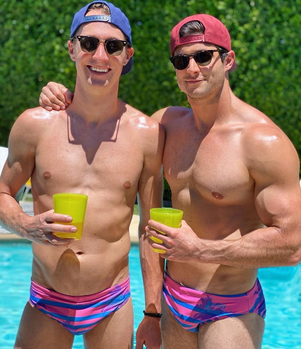 1Angardi's tweet photo. Cuando calienta el sol...๐ช๐ป๐๐๐ ๐ช๐ป #beachbody #sexy #PoolParty #GuaposDeGym #SummerVibes #caluroso #GuaposConGorra #Smile #poolsaturday #muscleguy #bulgedetected #summerheat #LoBuenoDelCalor #beachday #sabadodetravesuras https://t.co/FVXcEHXO0Y