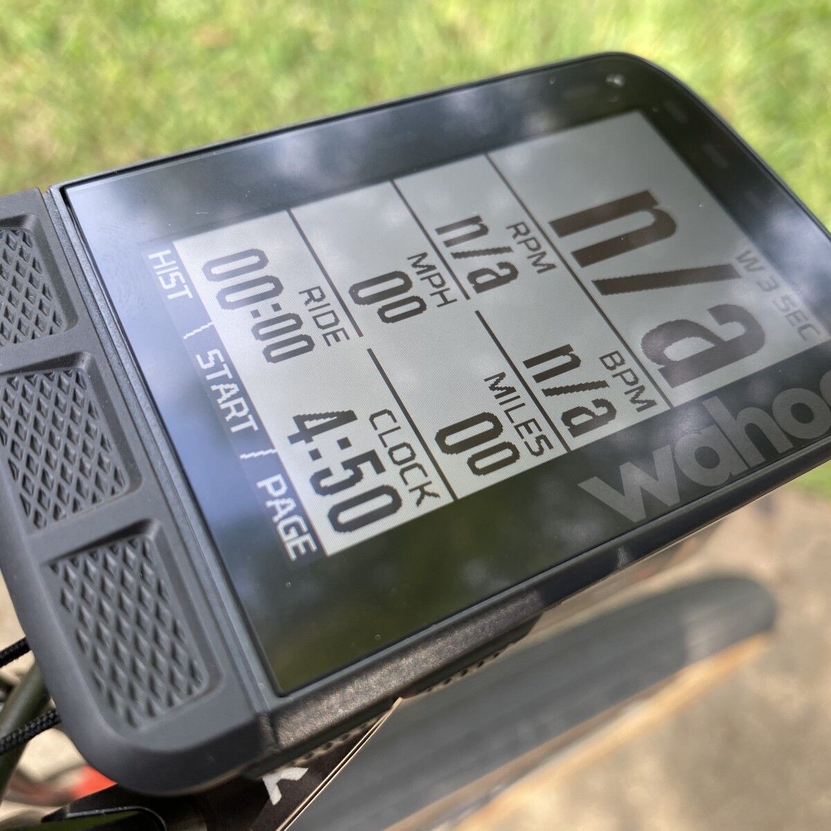 VeloNutCom's tweet photo. After a year of using the Wahoo ELEMNT Roam, it’s time to report on the good and the bad. Even a defective unit didn’t stop the Roam from being a good bike computer.

https://t.co/XBImfLG6le https://t.co/K7xkfiipuQ