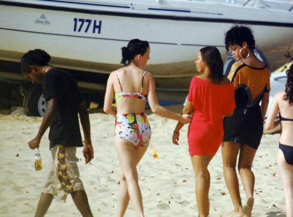 Rihanna invited Katy to Barbados in 2009