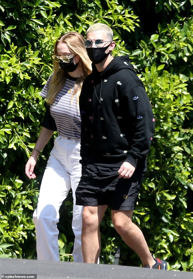 X \ best of sophie turner على X: 📸 Sophie Turner and Joe Jonas out in Los  Angeles on January 22, 2020.