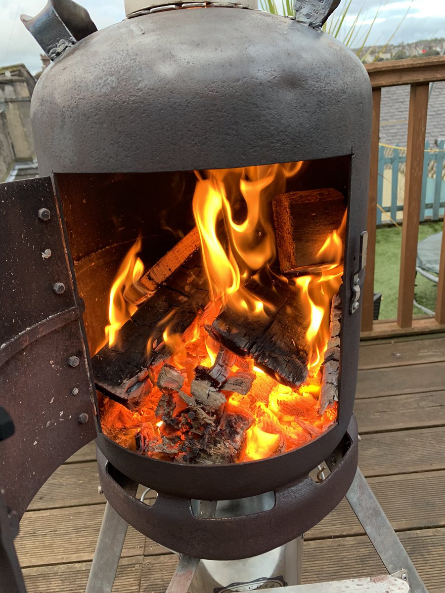 Hand made log burner, made by my old mans hands in his work shop is an epic heartng implement for out doors 👌🏻