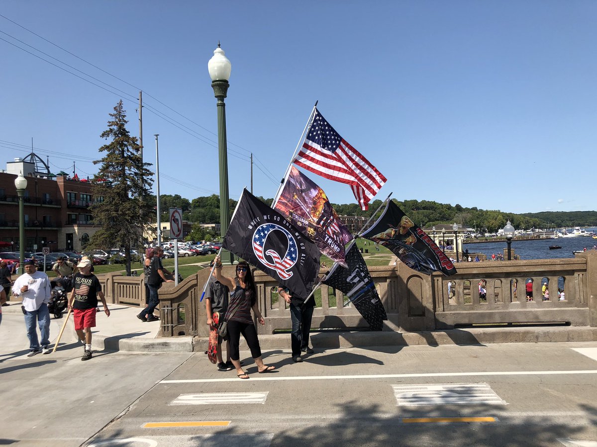HYVEE7's tweet photo. We have a #QFlag here at the boat parade.
#FlagsOut https://t.co/nzGW1bDopk