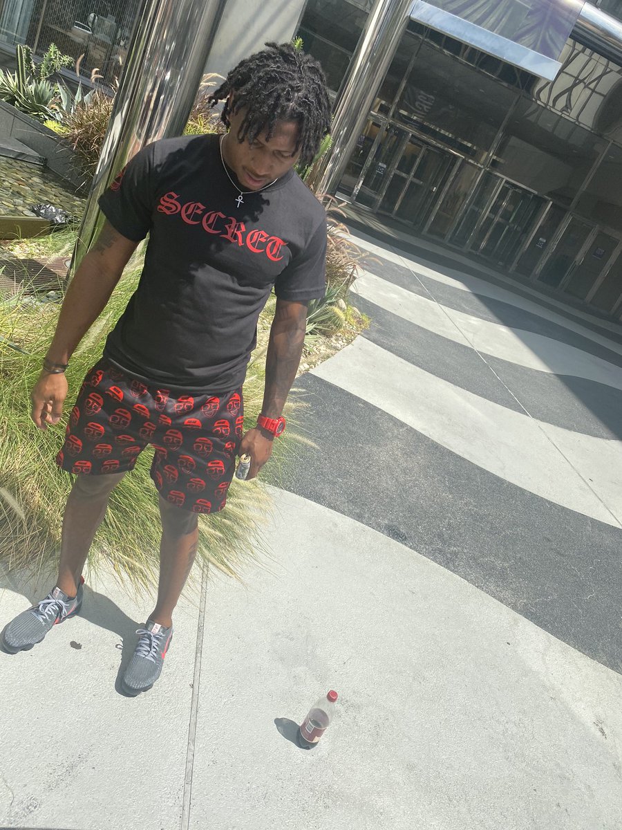 iloveeazy_'s tweet photo. I Want Yo Girl Then I Won’t Take Her Ima Borrow Her 🕷🩸 #RIPDarrell https://t.co/9wtKATla4m