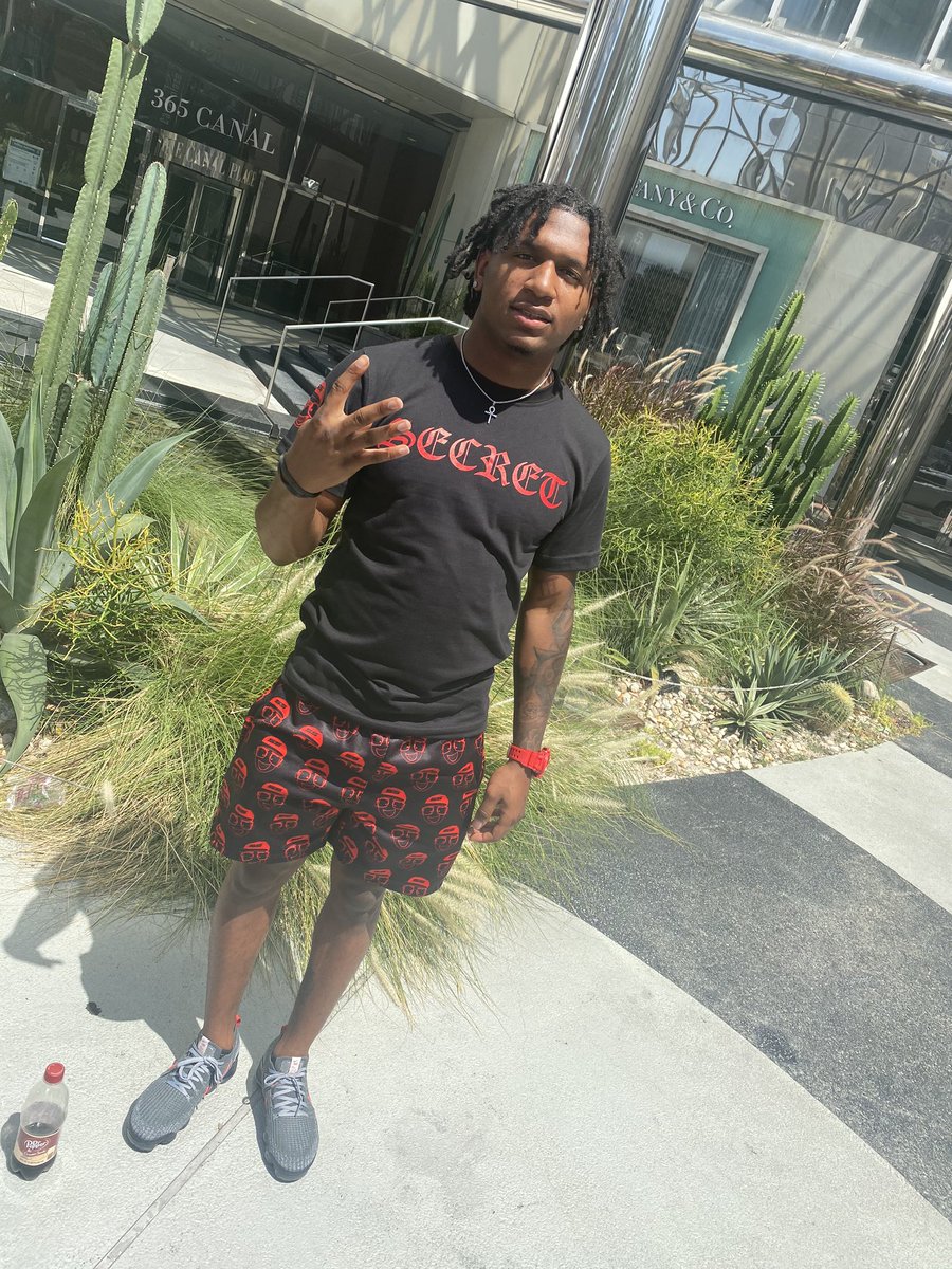 iloveeazy_'s tweet photo. I Want Yo Girl Then I Won’t Take Her Ima Borrow Her 🕷🩸 #RIPDarrell https://t.co/9wtKATla4m
