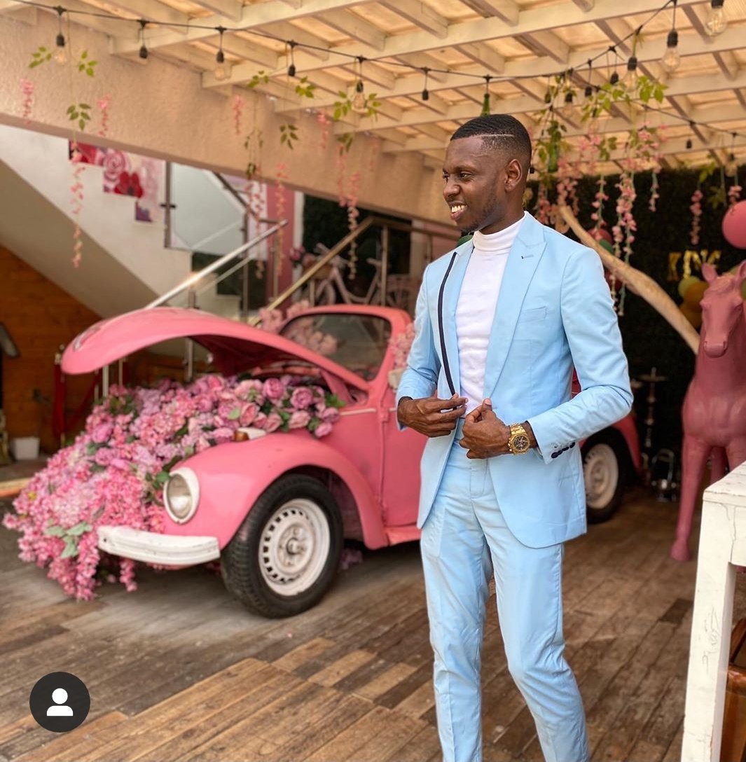 Emma_eshiett's tweet photo. A red carpet event, a wedding, lunch with friends or just church on Sunday...I'm your plug for the best suits for all occasions..please hit me up ..and I'm a laycon fan too so support your guy ..Twitter do your thing
#partytimewithlaycon #BBNaija #BBNaijaLockdown https://t.co/7yhGa03oZA