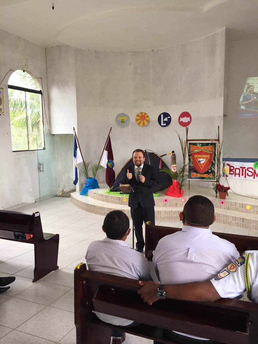 emiliofaye's tweet photo. .@albertlma realizando um seminário sobre batismo de juvenis aos anciãos/diretores, DBV e AVT do distrito de Jardim Neópolis da @iasdape https://t.co/6wos22DPV3