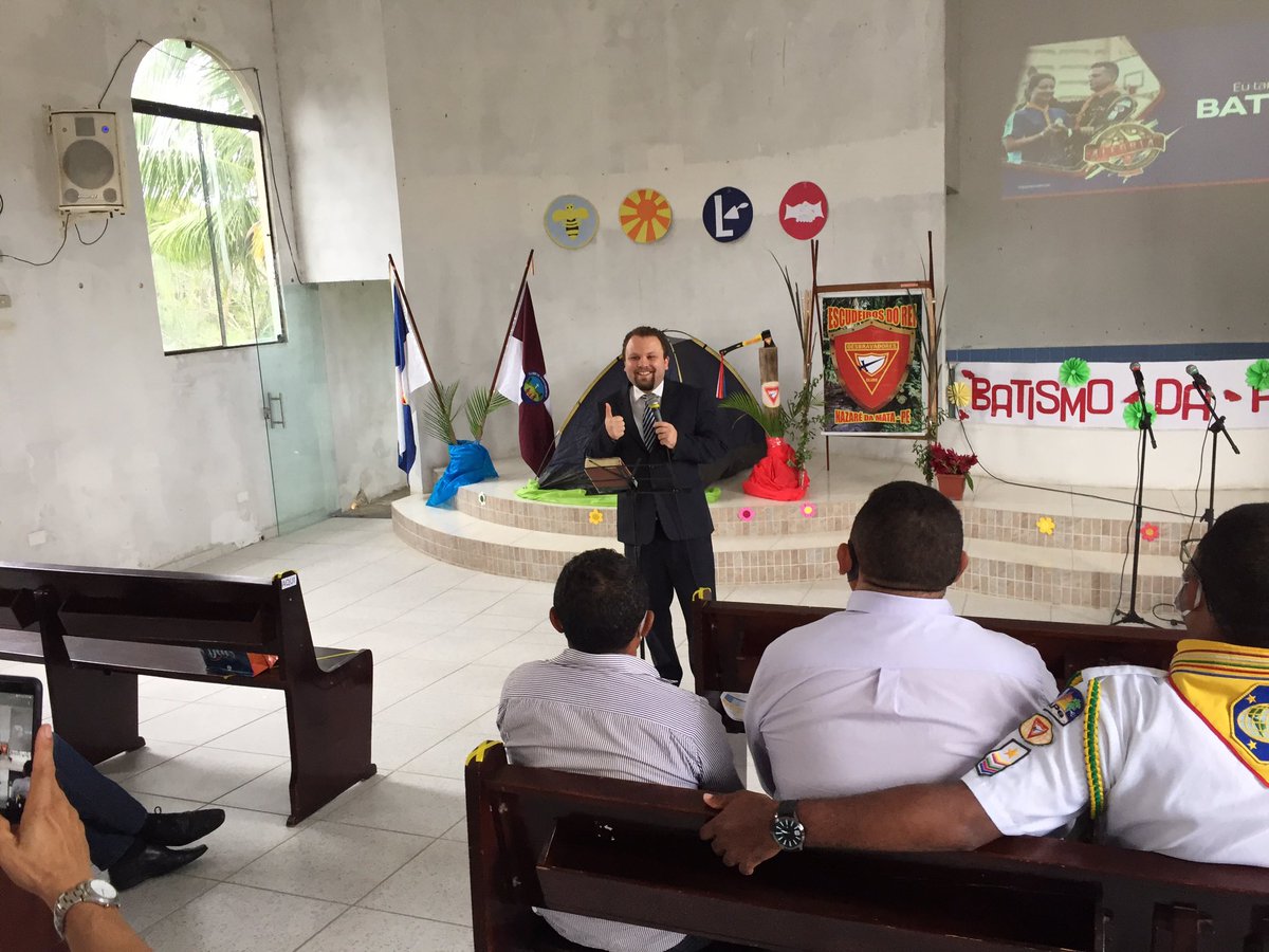 emiliofaye's tweet photo. .@albertlma realizando um seminário sobre batismo de juvenis aos anciãos/diretores, DBV e AVT do distrito de Jardim Neópolis da @iasdape https://t.co/6wos22DPV3