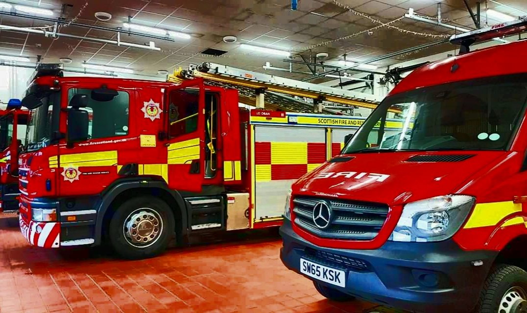 ObanRds's tweet photo. 🚨📟🚨Crew paged at 17.40hrs along with wholetime colleagues from Oban, Retained colleagues from @FortStation and volunteers from Appin to a Water Rescue incident in the Fort William area. #L02A3 #L02A1 #L02N1 #L54C5 https://t.co/rPpNtOxr0b