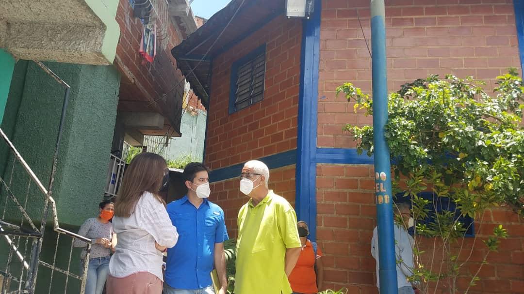 JacquelinePSUV's tweet photo. Hoy más que nunca las políticas de salud comunitarias implementadas por la Revolución Bolivariana son cada día más pertinentes y acertadas, el Sistema de salud Barrio Adentro así lo demuestra por eso lo reimpulsamos en nuestra #CaracasBella          #PatriaProductiva https://t.co/OZSoCB6mCB