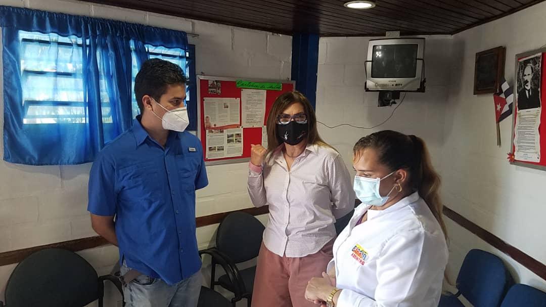 JacquelinePSUV's tweet photo. Hoy más que nunca las políticas de salud comunitarias implementadas por la Revolución Bolivariana son cada día más pertinentes y acertadas, el Sistema de salud Barrio Adentro así lo demuestra por eso lo reimpulsamos en nuestra #CaracasBella          #PatriaProductiva https://t.co/OZSoCB6mCB