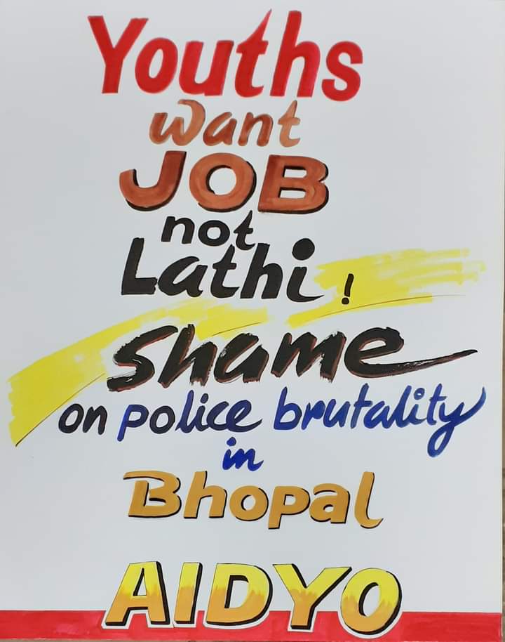 AIDYO_MP's tweet photo. #AllindiaProtestDay
#WeWantJobNotLathi
#ShameOnMPgovt
#UniteAgainstPoliceBrutality
#AIDYO
भोपाल में प्रदर्शनकारी बेरोजगार युवाओं पर की गई FIR रदद् करो,सभी विभागों में रिक्त पड़े पदों पर तुरंत भर्ती की मांग पर अखिल भारतीय विरोध दिवस मनाया-AIDYO https://t.co/CgMBtsBta4