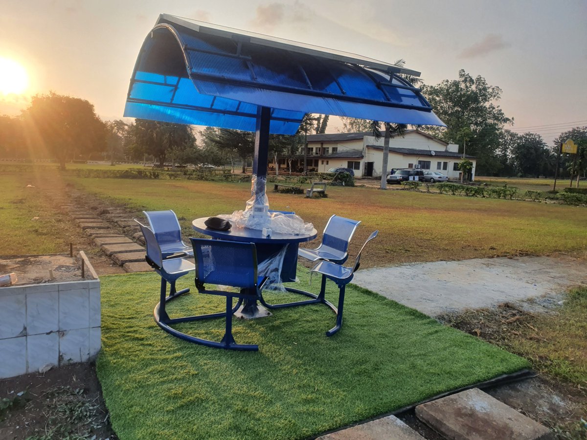 TobiOyinlola's tweet photo. Today, I introduce to you the world’s first solar-powered workstation equipped with #IoT technology with the objective of facilitating students' community and engagement without having to worry about power and the internet. It has been installed at my alma🙂 @tasuednigeria https://t.co/qlYehu99bW