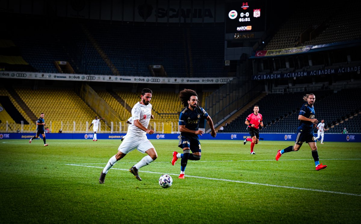 The Land Of Legends Cup final maçında ilk yarı golsüz sona erdi. 

Fenerbahçe 0 - Sivasspor 0 

#thelandoflegendscup #thelandoflegends #matchpr #Fenerbahce #Sivasspor